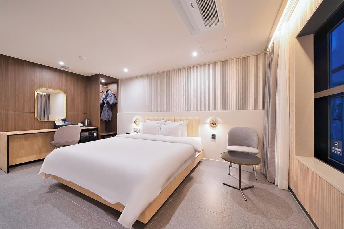 Deluxe Double Room | Premium bedding, memory foam beds, individually decorated, desk