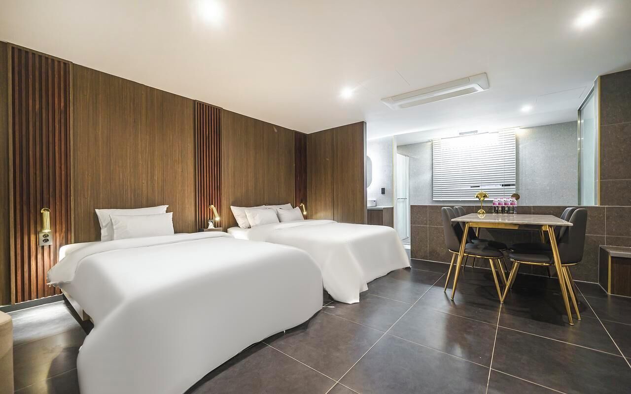 Junior Twin Room | Premium bedding, memory foam beds, individually decorated, desk