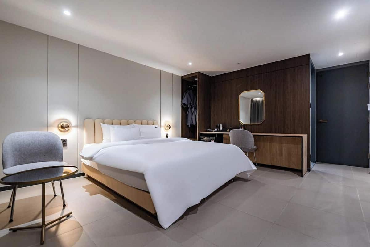 Business Double Room | Premium bedding, memory foam beds, individually decorated, desk