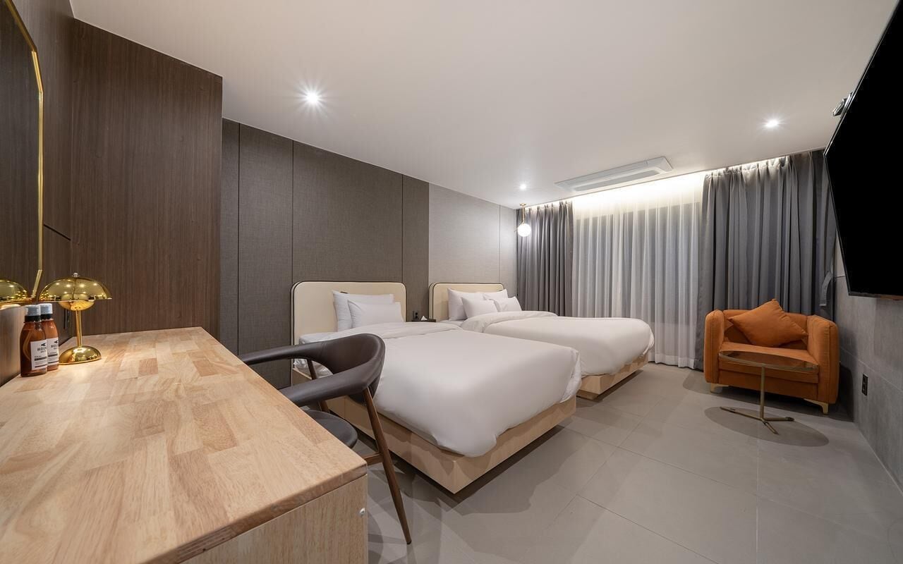 أغطية فراش متميزة وأسرّة بإسفنج يتكيف مع شكل الجسم