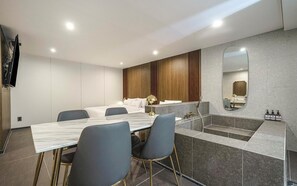 Junior-Zweibettzimmer | Hochwertige Bettwaren, Betten mit Memory-Foam-Matratzen