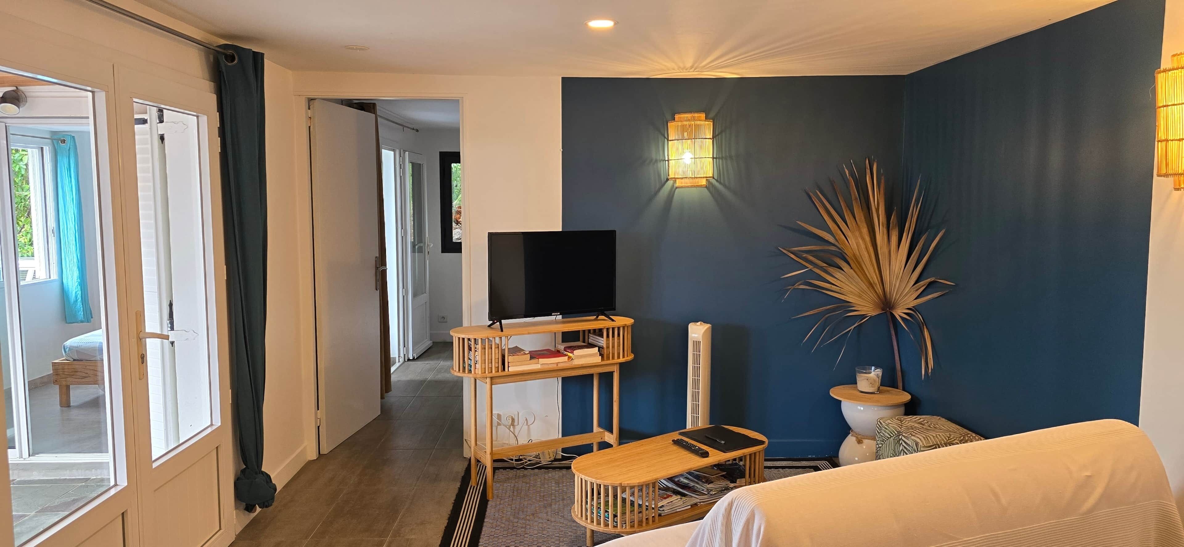 2 chambres, fer et planche à repasser, Wi-Fi, draps fournis