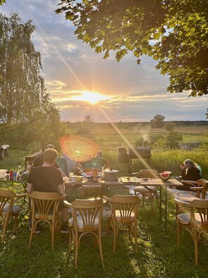 Outdoor dining - Idyllic vacation home in Havelland - nature, peace & lots of charm (Rathenow)