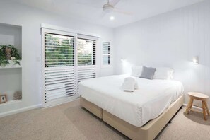 3 bedrooms, iron/ironing board, WiFi, bed sheets