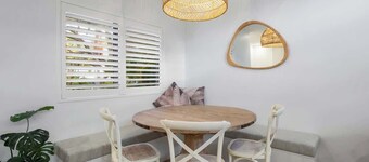 Deluxe Noosa Home - Pool, walk to River & Beach