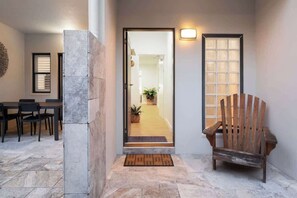 Interior - Deluxe Noosa Home - Pool, walk to River & Beach (Noosa Heads)