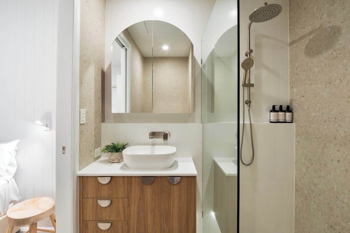 Shower, hair dryer, shampoo