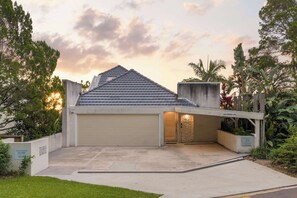 Exterior - Picture Perfect - Panoramic Views, Walk to Beach (Noosa Heads)