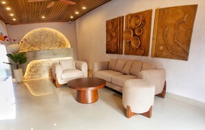 Lobby sitting area - Maithala Villa (Kuta)