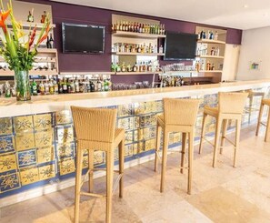 Apartment, 3 Schlafzimmer, barrierefrei, Raucher | Bar (in der Unterkunft)