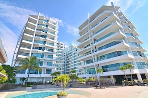 Apartment, 3 Bedrooms, Accessible, Smoking | Front of property