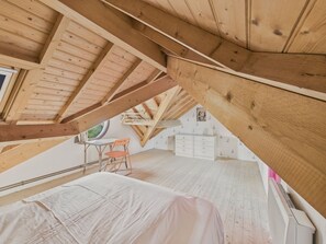 3 bedrooms, iron/ironing board, free WiFi