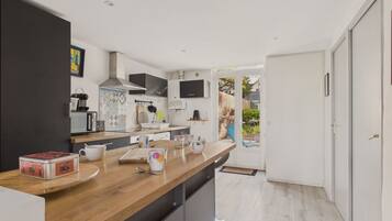 Réfrigérateur, micro-ondes, four, lave-vaisselle