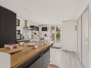 Frigorifero, microonde, forno, lavastoviglie
