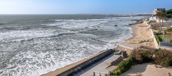 Les Chardons, beach access, 4 adults 1 child