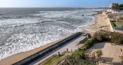 Les Chardons, beach access, 4 adults 1 child