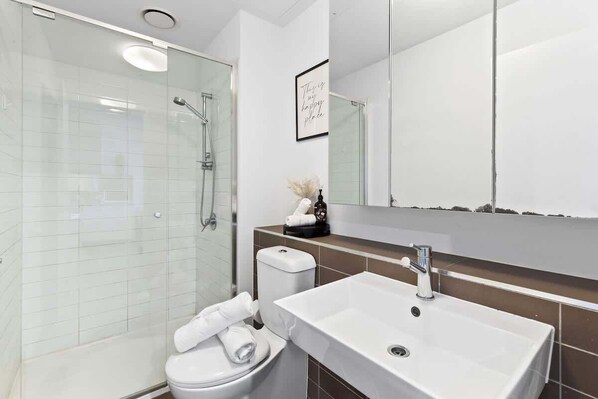 Apartment (2 Bedrooms) | Interior - Modern Apartment Steps From Central Station (Melbourne)