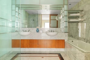 Apartment (4 Bedrooms) | Innenbereich
