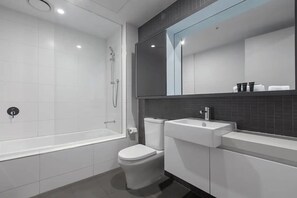 Interior - A 3BR Apt Next to Melbourne Zoo, Free Parking (Melbourne)