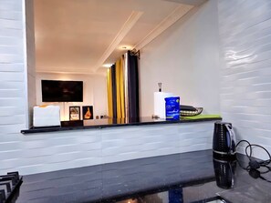 Casa geminada família, vista para a cidade | Cozinha privada | Micro-ondas, talheres/pratos/utensílios de cozinha