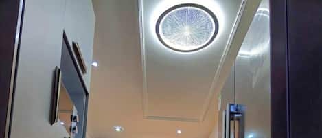 Family Townhome, City View | Private kitchen