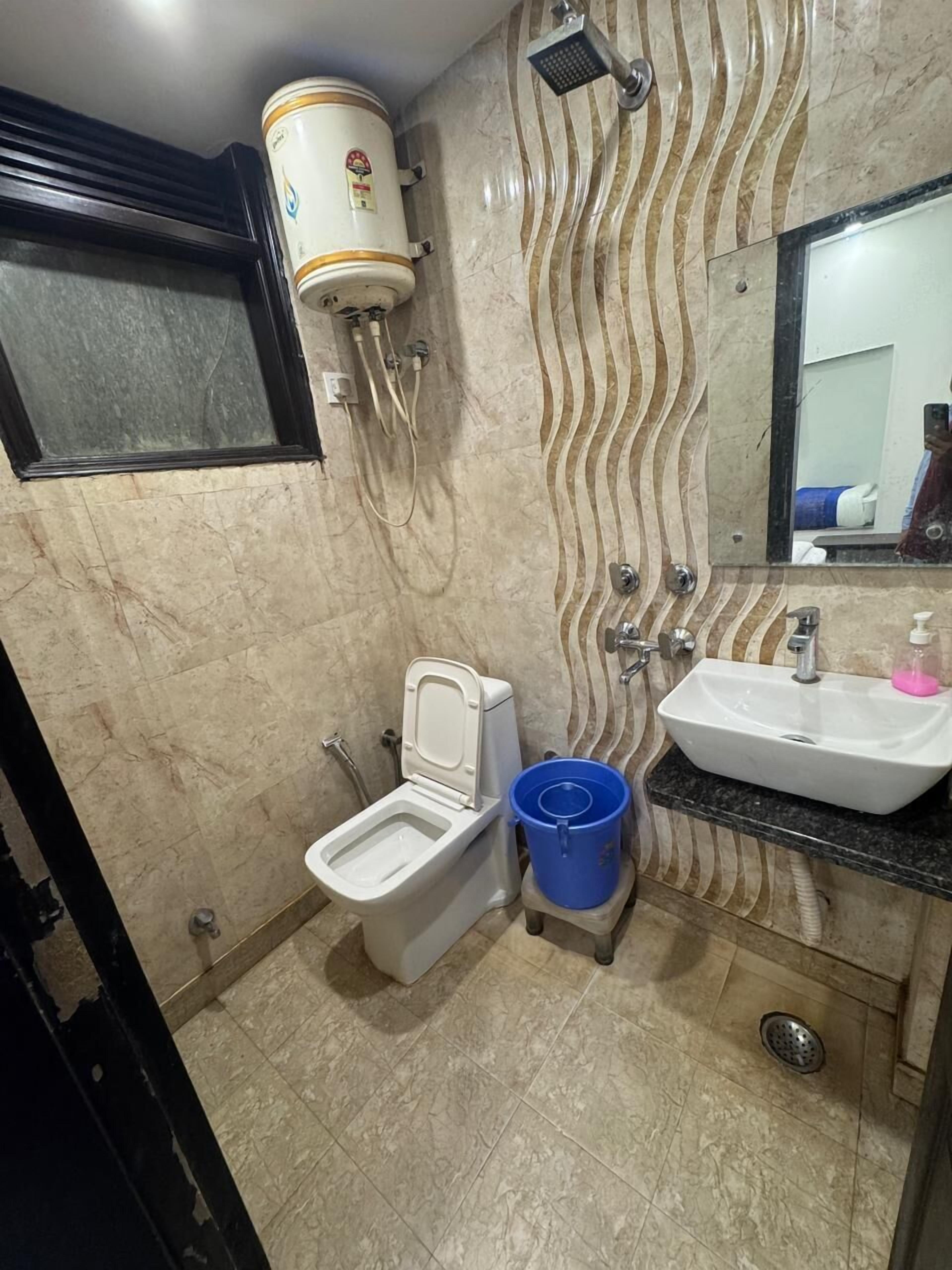 Ducha, toallas, jabón, shampoo