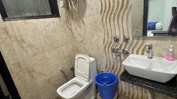 Ducha, toallas, jabón, shampoo