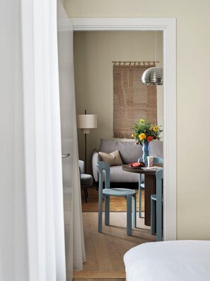1 habitación, tabla de planchar con plancha, cuna de viaje y wifi 