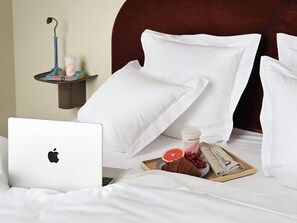 1 habitación, tabla de planchar con plancha, cuna de viaje y wifi 