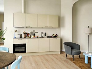 Fridge, oven, stovetop, dishwasher