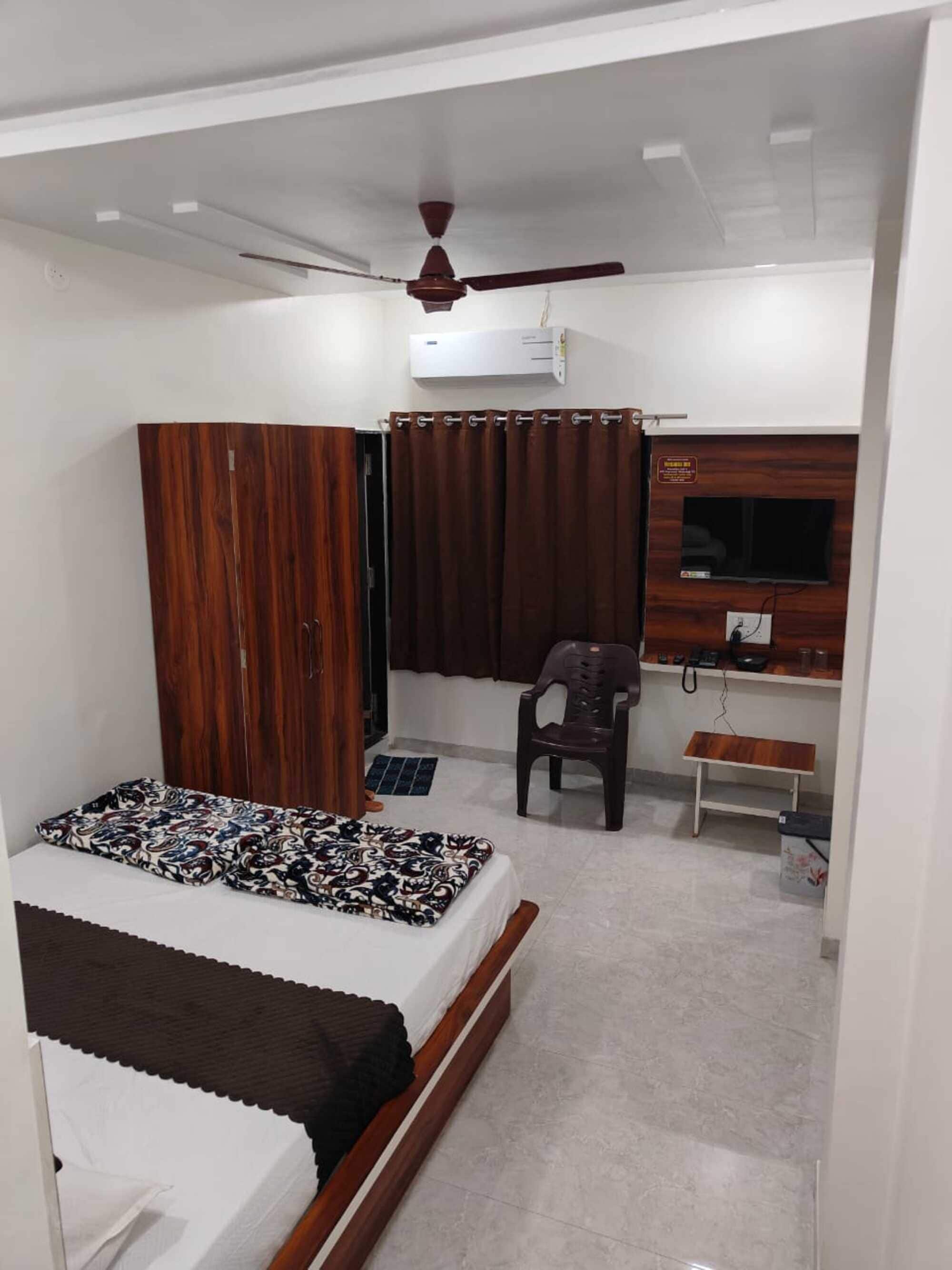 Habitació superior, aire condicionat | Escriptori, llits addicionals, wifi gratuïta i roba de llit 