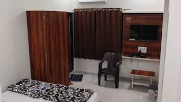 Superior Room, Air conditioning | Desk, rollaway beds, free WiFi, bed sheets