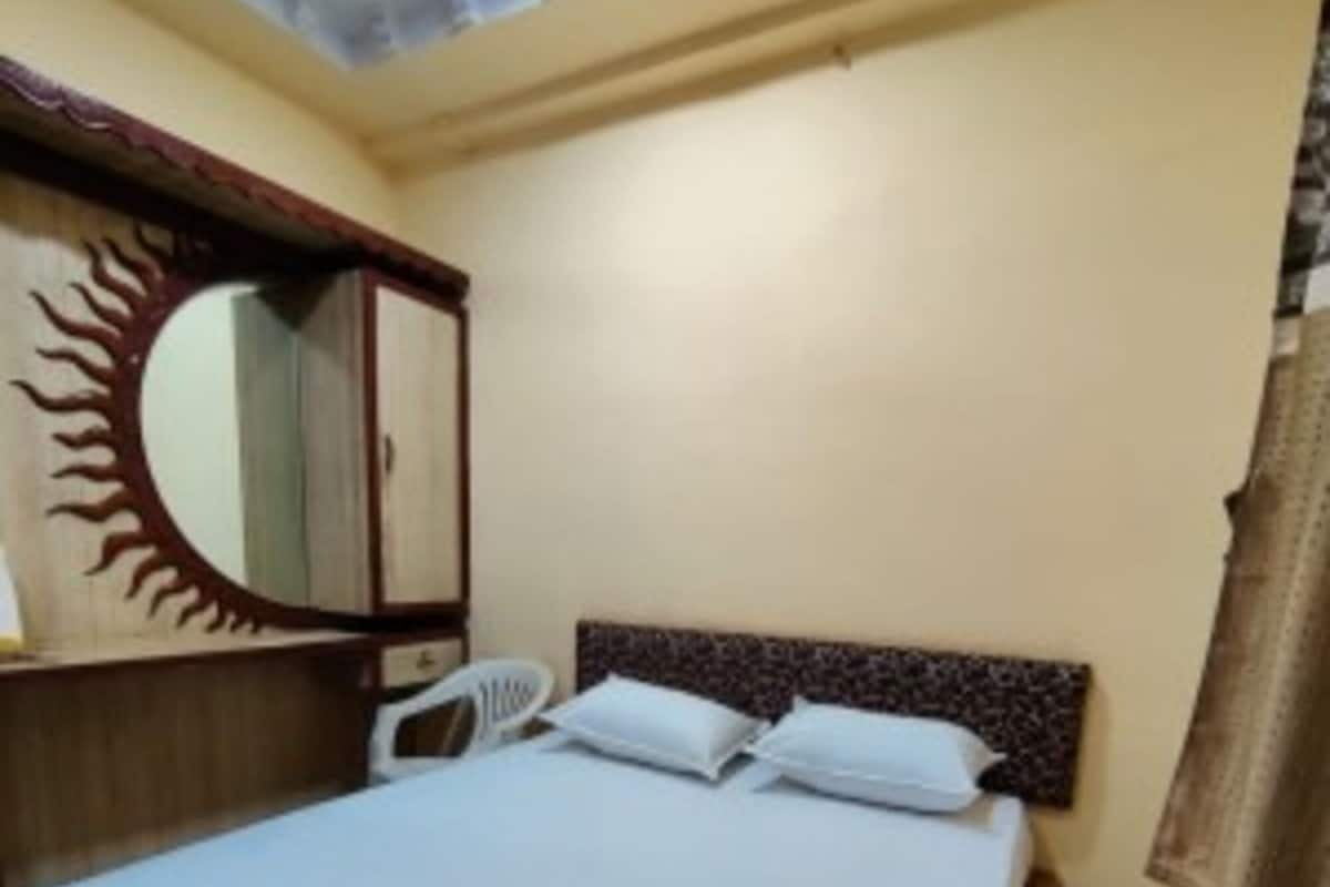 Deluxe Room | Rollaway beds, free WiFi, bed sheets