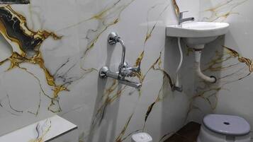Superior Room, Air conditioning | Bathroom | Shower, free toiletries, towels, soap