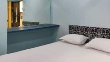 Deluxe Room | Desk, rollaway beds, free WiFi, bed sheets