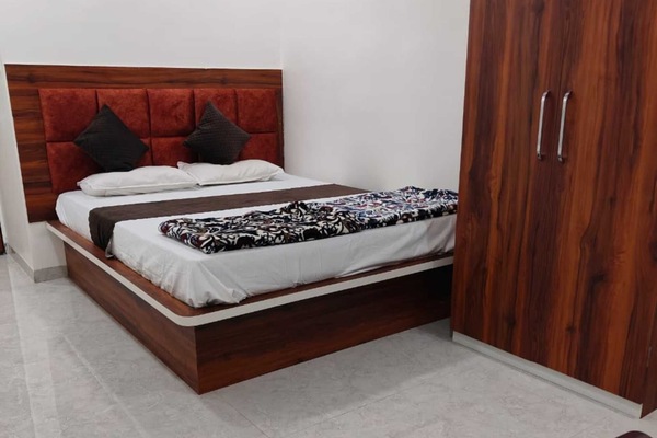 Luxury Room, Air conditioning | Desk, rollaway beds (surcharge), WiFi (free), bed sheets