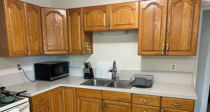 Cozy 2-bedroom apartment in welcoming Burley with AC