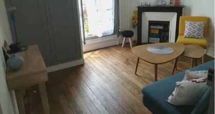 Charmant T2 typique parisien. Lumineux et chaleureux. Idéal pour visiter Paris !