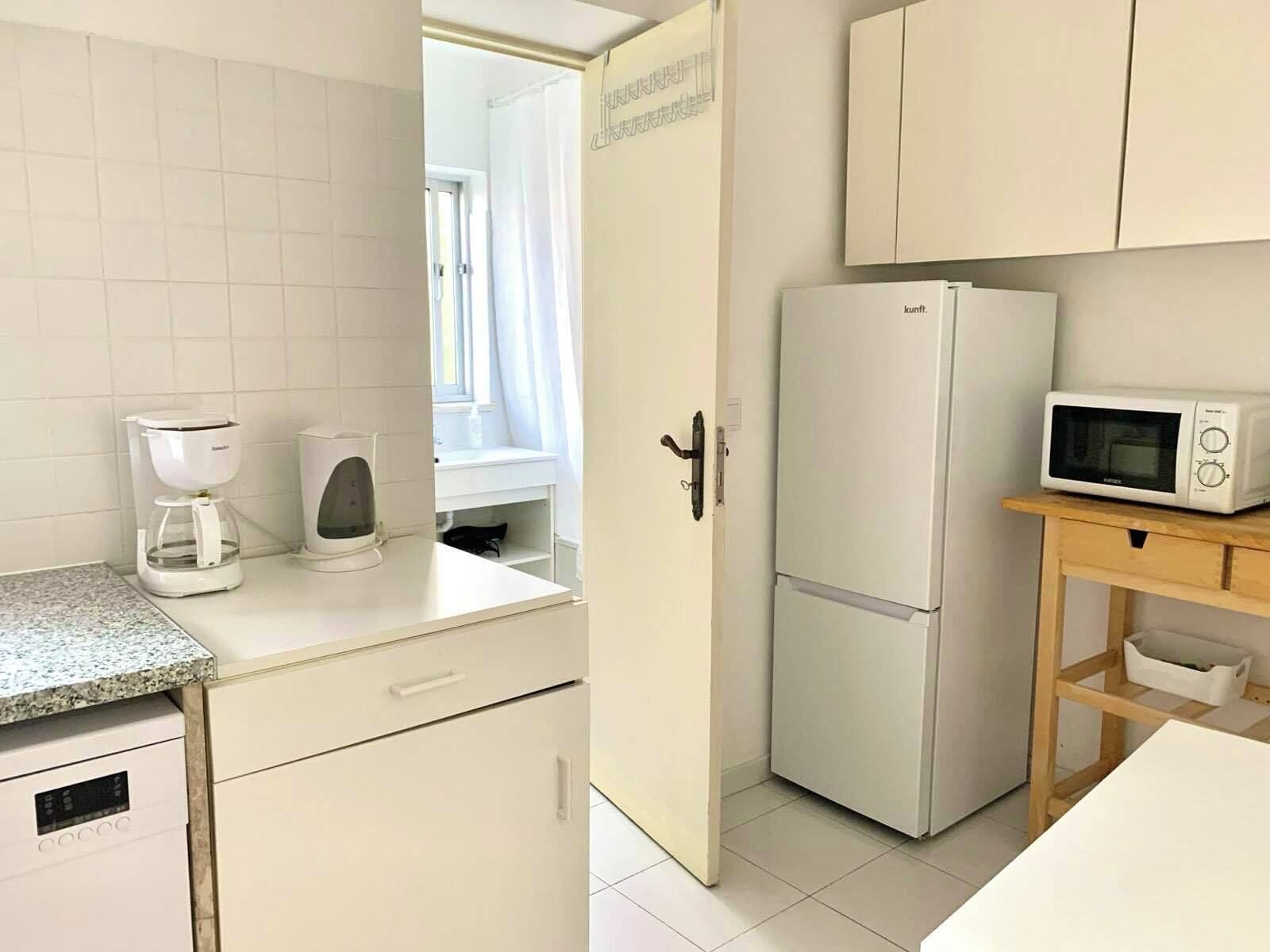 Microondas, horno, parrilla de estufa y lavavajillas 