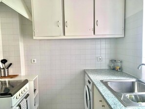 Mikrowelle, Ofen, Herdplatte, Geschirrspüler