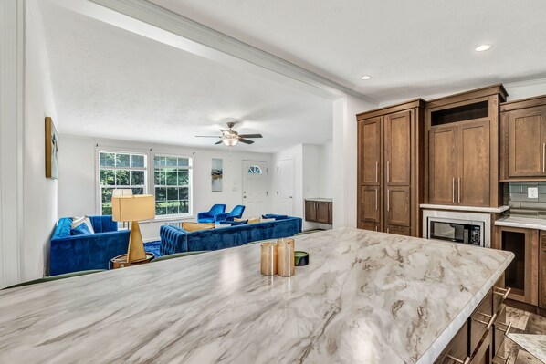 Interior - Welcoming 3-bedroom home with jacuzzi (Winterport)