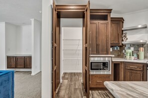 Interior - Welcoming 3-bedroom home with jacuzzi (Winterport)