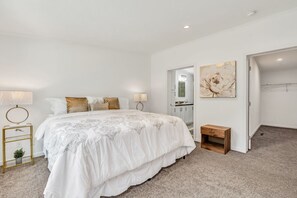 Room - Welcoming 3-bedroom home with jacuzzi (Winterport)