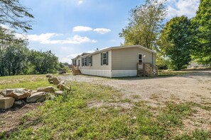 Exterior - Welcoming 3-bedroom home with jacuzzi (Winterport)