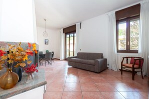 TV - CARSO FAMILY APARTMENT WITH PARKING (Como)