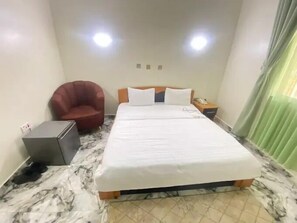 Economy-Apartment, Balkon, Stadtblick | Schreibtisch, laptopgeeigneter Arbeitsplatz, Verdunkelungsvorhänge