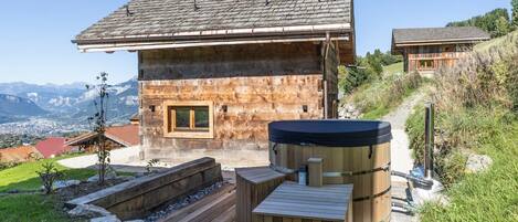 Bain à remous extérieur