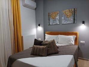 2 bedrooms, iron/ironing board, internet, bed sheets