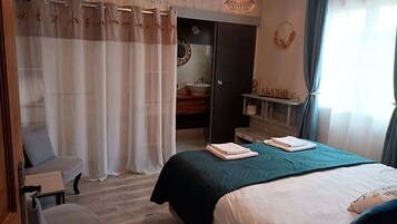 Superior Double Room, Ensuite (Relax) | Free WiFi