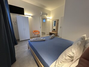 1 bedroom, iron/ironing board, travel cot, free WiFi